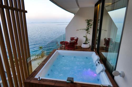 Karstais baseins, Hotel Miramare in Vlora