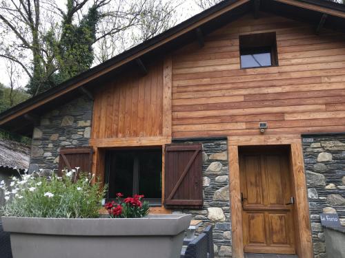 A szálláshely kívülről, Chalet Le Fario, Bain nordique in Lourdes Városközpont