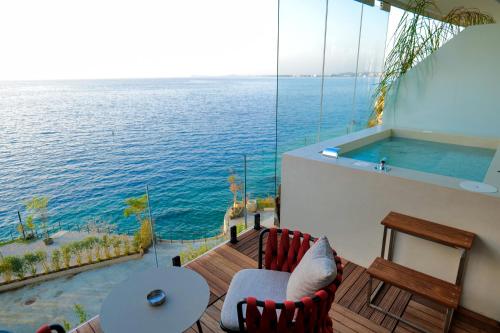 Karstais baseins, Hotel Miramare in Vlora