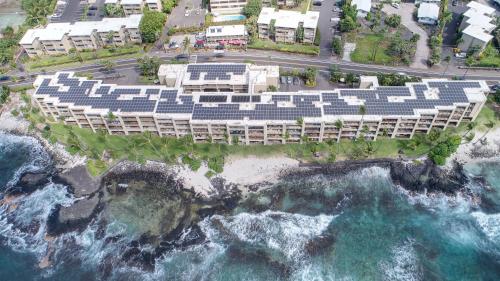 Kona Bali Kai 214 Oceanfront condo - main image