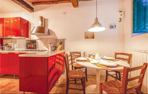 Cozy Home In Cardoso-gallicano Lu With Kitchen