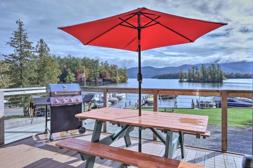 Lake George Getaway w/ Mountain + Water Views in โบลตัน แลนดิ้ง(นิวยอร์ค)