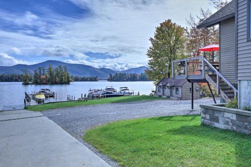 Lake George Getaway w/ Mountain + Water Views in โบลตัน แลนดิ้ง(นิวยอร์ค)
