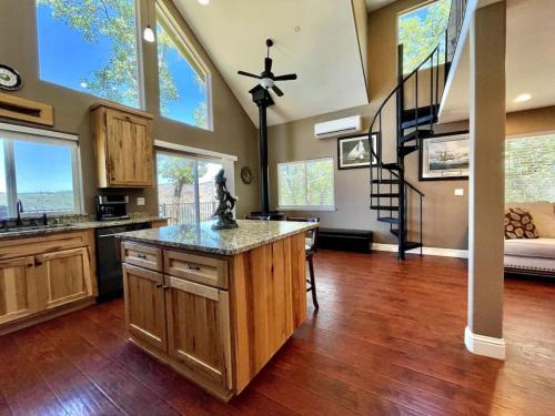 Facilities, Cheerful one bedroom loft cabin close to wineries in Fair Play (CA)