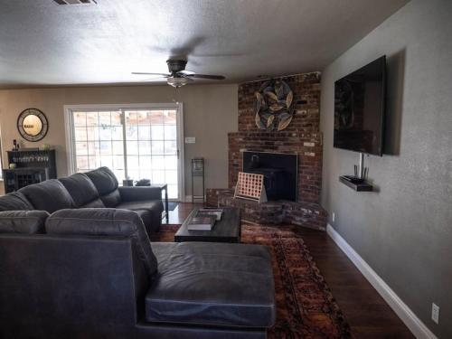 Pool! Quite, Private, remodeled home on the hill Pool! Quite, Private, remodeled home on the hill