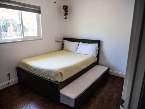 Pool! Quite, Private, remodeled home on the hill Pool! Quite, Private, remodeled home on the hill