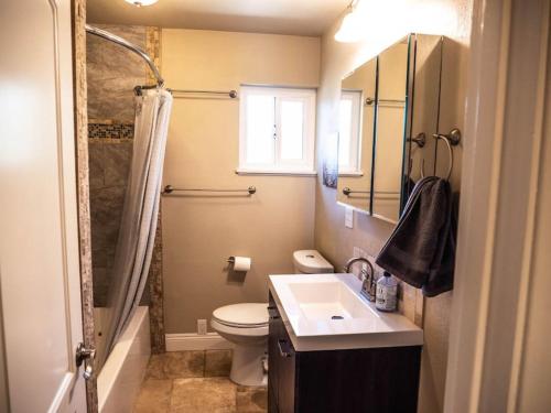 Pool! Quite, Private, remodeled home on the hill Pool! Quite, Private, remodeled home on the hill