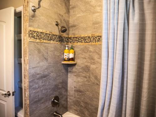 Pool! Quite, Private, remodeled home on the hill Pool! Quite, Private, remodeled home on the hill