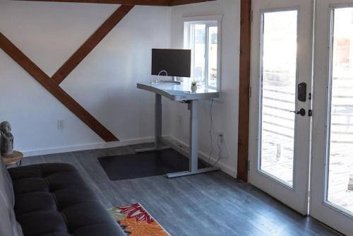 Pool! Quite, Private, remodeled home on the hill Pool! Quite, Private, remodeled home on the hill