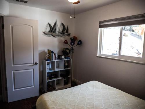 Pool! Quite, Private, remodeled home on the hill Pool! Quite, Private, remodeled home on the hill