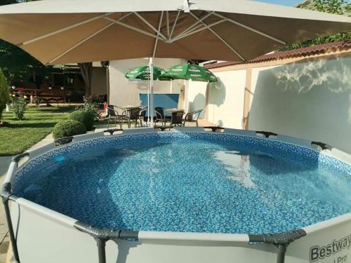 สระว่ายน้ำ, Casa Viviana in ยูริลอฟกา