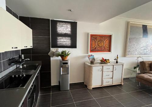 Cocina, Lovely house with private beach in Punta Balandra