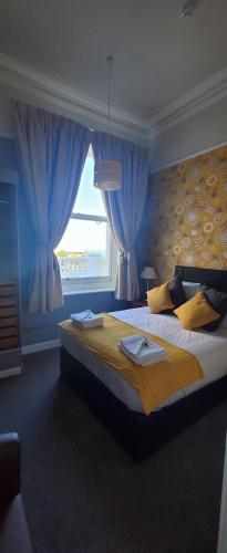 Double room, partial sea view