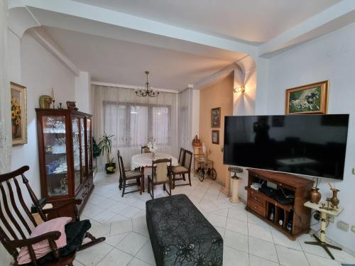 Tsar Simeon, 2 bedroom, living room and fireplace, Sofia (Foto 2)