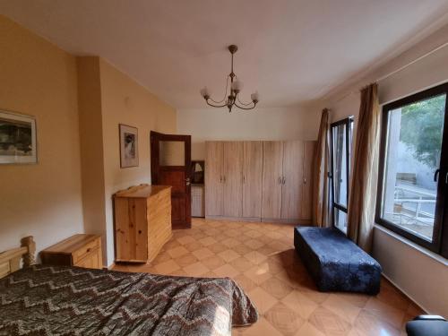 Tsar Simeon, 2 bedroom, living room and fireplace, Sofia (Foto 6)