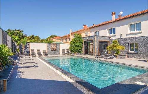 Four-Bedroom Holiday Home in Le Grau d'Agde - image 9