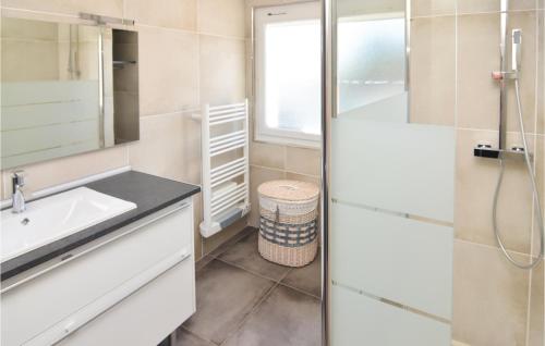 Four-Bedroom Holiday Home in Le Grau d'Agde - image 6