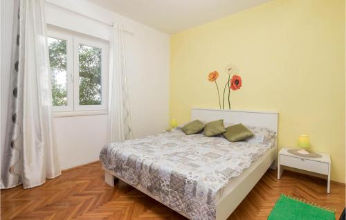 Awesome Apartment In Stara Novalja With Kitchen