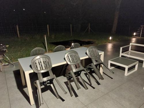 Iekārtas, Le Reposoir Maison spacieuse avec feu au bois in Bertonje