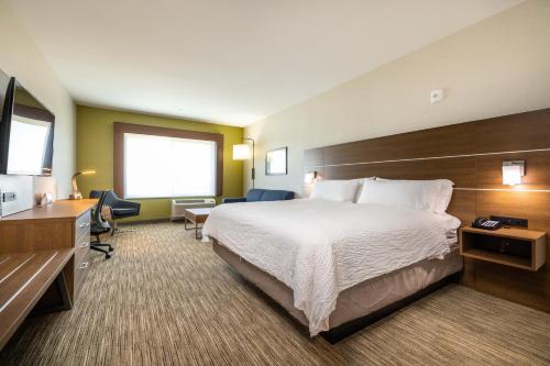 Holiday Inn Express & Suites - San Jose Silicon Valley, an IHG Hotel