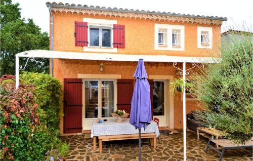 Amazing home in St-Quentin-la-Poterie with Outdoor swimming pool, 3 Bedrooms and WiFi