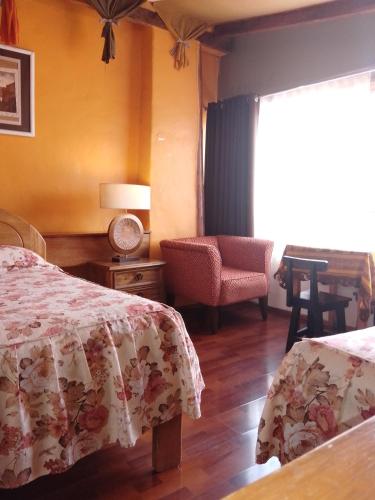 1 double bed, 1 twin bed