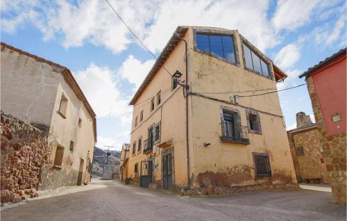  Amazing home in Velilla de Medinaceli with WiFi and 7 Bedrooms in Velilla de Medinaceli