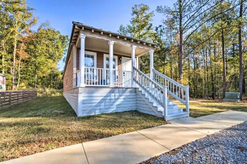 Chic Cottage Retreat with Grill, 2 Mi to MSU!