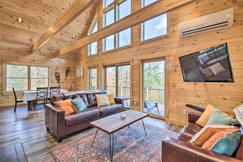 Cozy & Peaceful Waterfront Cabin on Porter Lake! in Farmington (ME)