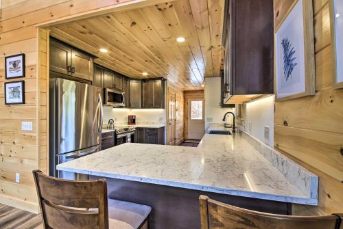 Cozy & Peaceful Waterfront Cabin on Porter Lake! in Farmington (ME)