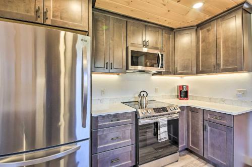Cozy & Peaceful Waterfront Cabin on Porter Lake! in Farmington (ME)