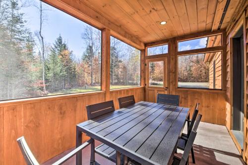 Cozy & Peaceful Waterfront Cabin on Porter Lake! in Farmington (ME)