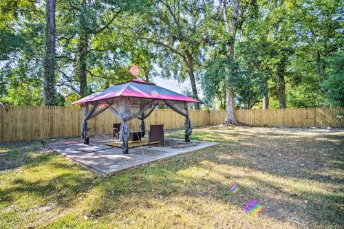 Blue Cottage in the Bayou with Private Yard!