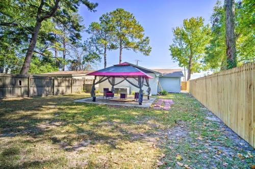 Blue Cottage in the Bayou with Private Yard!