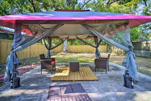 Blue Cottage in the Bayou with Private Yard!