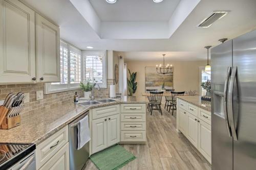 Stunning Sun Lakes Retreat Less Than 1 Mi to Golfing! in ซันเลค