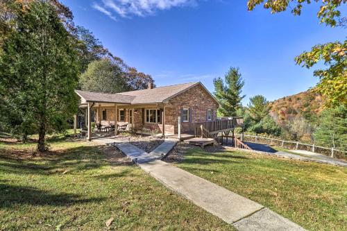 Welcoming Boone Getaway Near Hiking and Skiing!