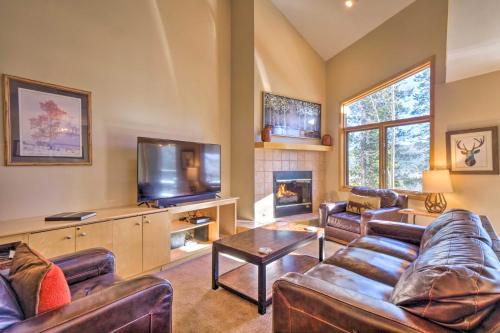 Chimney Ridge Townhome with Hot Tub Walk to Lifts in Breckenridge, USA