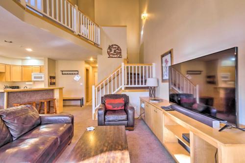 Chimney Ridge Townhome with Hot Tub Walk to Lifts in Breckenridge, USA