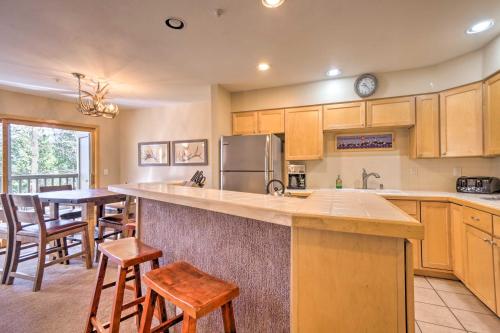 Walk to Lifts Chimney Ridge Townhome with Hot Tub in Breckenridge (CO)