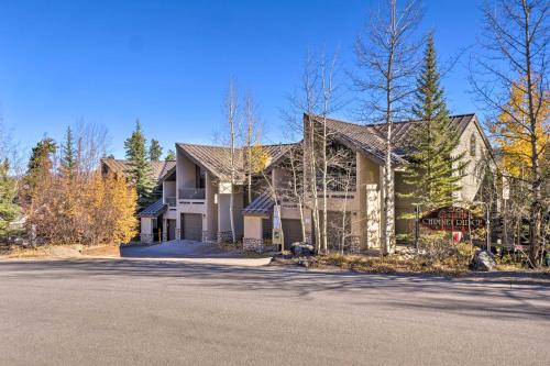 Walk to Lifts Chimney Ridge Townhome with Hot Tub in Breckenridge (CO)