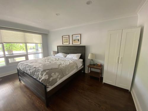 Yonge and Finch Subway !L Spacious & Bright Private Bedroom with Shared Amenties — other in 208 Finch Avenue East, Toronto Canada, M2N 4R9