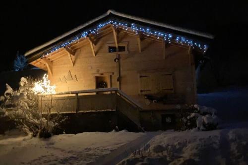 Cosy chalet with garden Notre Dame de Bellecombe