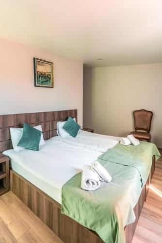 Hotel Classic Room Type - Superior Twin Room with City View