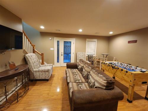 LW255-Single Family Home At Big Boulder Lake & Ski Area-Sleeps 13-Hot Tub & Game Room