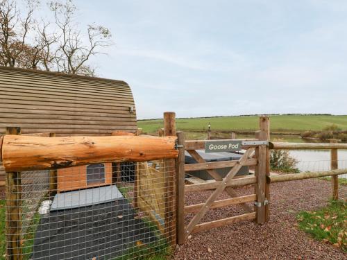 Viesnīcas āriene, Goose Pod at Salford Court Farm Fishing Cabins in Clifton upon Teme