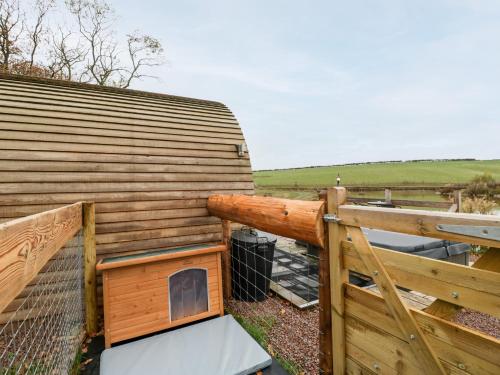 Viesnīcas āriene, Goose Pod at Salford Court Farm Fishing Cabins in Clifton upon Teme