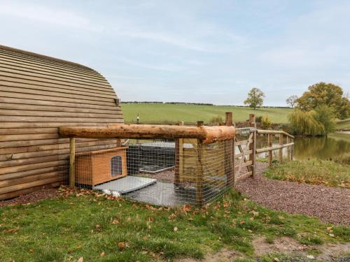 Viesnīcas āriene, Goose Pod at Salford Court Farm Fishing Cabins in Clifton upon Teme