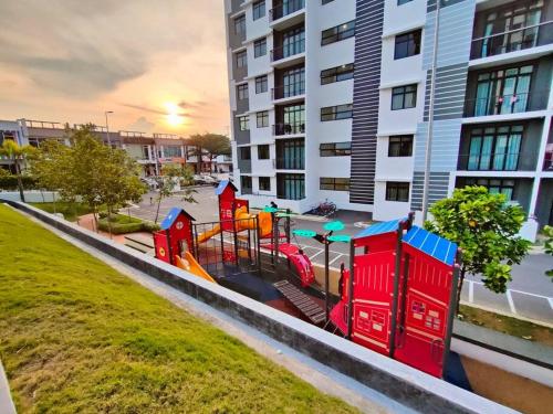 Cikgukay Desaru Homestay Apartment With Pool View WiFi & Netflix in เดซารู