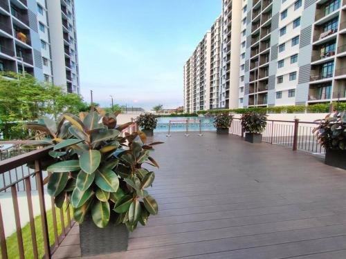 Cikgukay Desaru Homestay Apartment With Pool View WiFi & Netflix in เดซารู